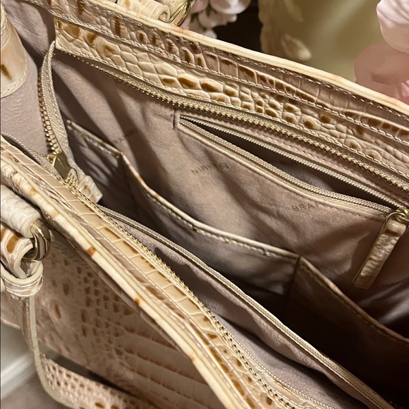 Pristine!  Brahmin tote  bag. - Picture 4 of 7